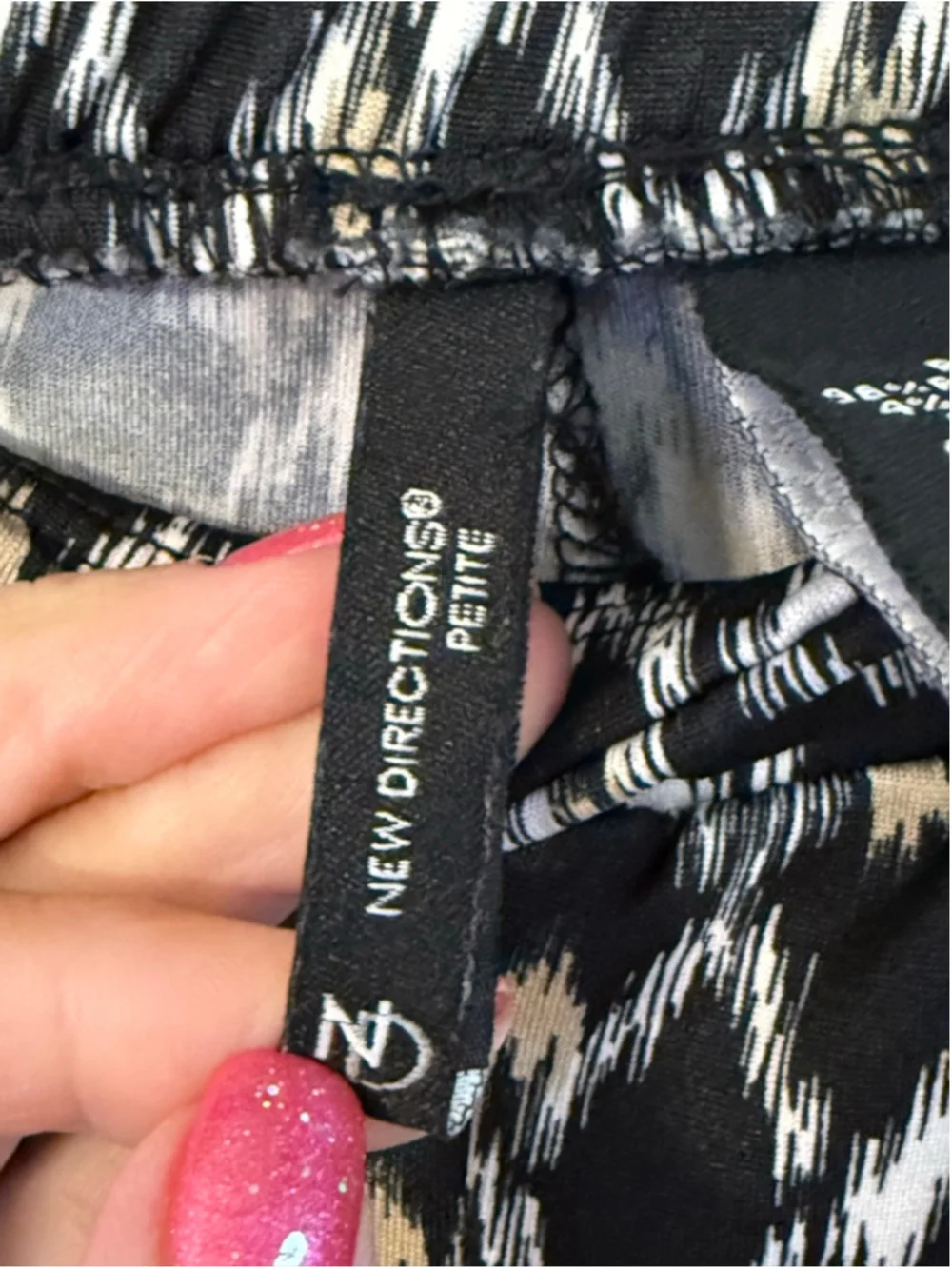 New Directions Petite PM Black Geometric Print Pull On Straight Leg Pants - Picture 2 of 4